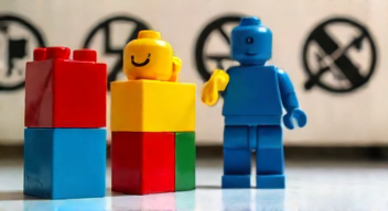 Politische Perspektiven auf Lego Smart Bricks (8/10)