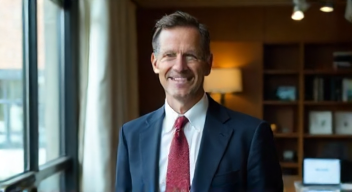 Mein Name ist Jacob Helberg, ich bin Staatssekretär im US-Wirtschaftsministerium (2/10)